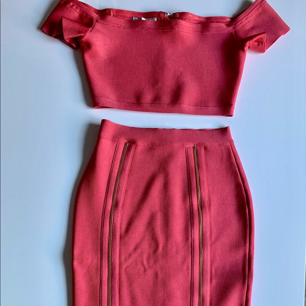 House of CB London. Amora bandage set. Coral/ gold zippers.